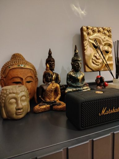 Buddha y detalles modernos en Can Thai Massage Ibiza