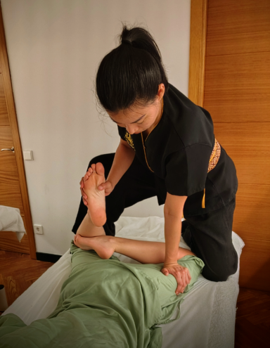 Terapeuta profesional de masaje tailandés en Can Thai Massage Ibiza